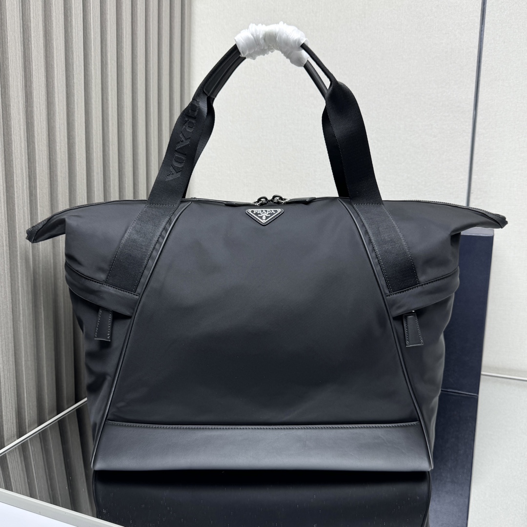 Pra*a travel bags